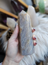 Load image into Gallery viewer, Natural Blue Rose Quartz Towers