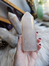 Load image into Gallery viewer, Natural Blue Rose Quartz Towers