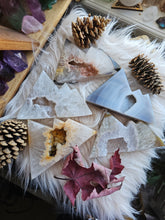 Load image into Gallery viewer, Agate Crystal Druzy Mountains