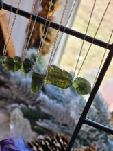 Load image into Gallery viewer, Genuine Moldavite Tektite Space Glass Pendant Necklace