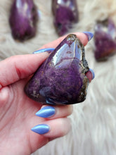 Load image into Gallery viewer, Natural Polished Purpurite Palmstones