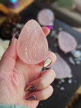 Load image into Gallery viewer, Rose Quartz Crystal Vulva Yoni Carving