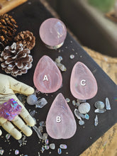 Load image into Gallery viewer, Rose Quartz Crystal Vulva Yoni Carving