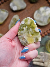 Load image into Gallery viewer, Top Quality Australian Prehnite Free Forms
