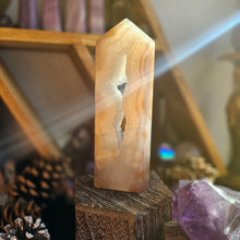 Load image into Gallery viewer, Polished Agate Druzy Crystal Tower