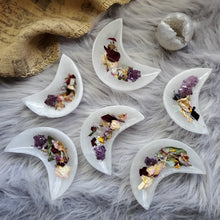 Load image into Gallery viewer, Natural Selenite Crescent Moon Bowl Dish