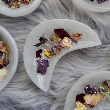 Load image into Gallery viewer, Natural Selenite Crescent Moon Bowl Dish