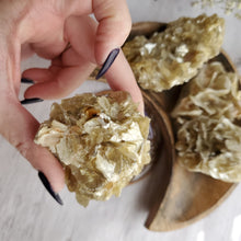 Load image into Gallery viewer, Raw Golden Mica Clusters