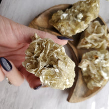 Load image into Gallery viewer, Raw Golden Mica Clusters