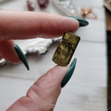 Load image into Gallery viewer, AAA Watermelon Tourmaline Simple Crystal Pendants