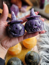 Load image into Gallery viewer, 2.5" Hand Carved Crystal Pumpkins