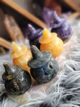 Load image into Gallery viewer, 2.5" Hand Carved Crystal Pumpkins