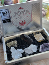 Load image into Gallery viewer, Smokin Love Antique Keepsake Raw Crystal Kit Cigar Box