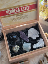 Load image into Gallery viewer, Smokin Love Antique Keepsake Raw Crystal Kit Cigar Box