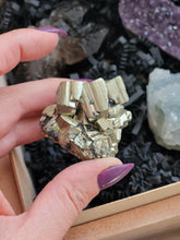 Load image into Gallery viewer, Smokin Love Antique Keepsake Raw Crystal Kit Cigar Box