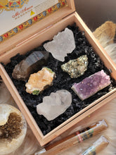 Load image into Gallery viewer, Smokin Love Antique Keepsake Raw Crystal Kit Cigar Box