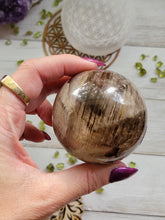 Load image into Gallery viewer, Thousand Layer Lodolite Spheres