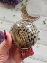 Load image into Gallery viewer, Thousand Layer Lodolite Spheres