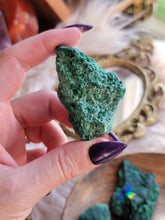 Load image into Gallery viewer, Fibrous Raw Malachite Gemstone