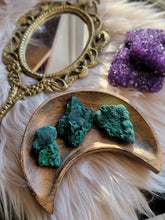 Load image into Gallery viewer, Fibrous Raw Malachite Gemstone