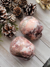 Load image into Gallery viewer, Strawberry Onyx Crystal Gemstone Skulls