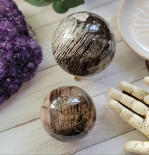 Load image into Gallery viewer, Thousand Layer Lodolite Spheres