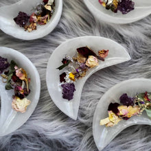 Load image into Gallery viewer, Natural Selenite Crescent Moon Bowl Dish