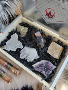 Smokin Love Antique Keepsake Raw Crystal Kit Cigar Box