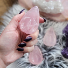 Load image into Gallery viewer, Rose Quartz Crystal Vulva Yoni Carving
