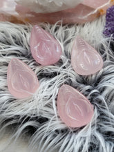 Load image into Gallery viewer, Rose Quartz Crystal Vulva Yoni Carving
